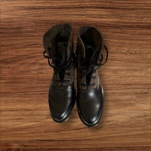 Like new Women’s 1000 Mile Wolverine Black Lace Up Boots